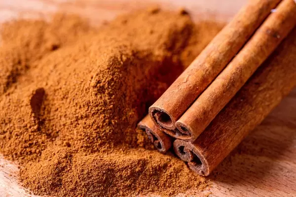 Cinnamon sticks and ground cinnamon