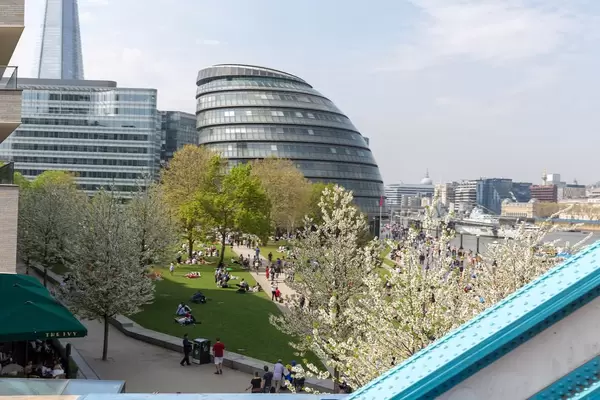 City Hall in London, The Shard im Hintergrund