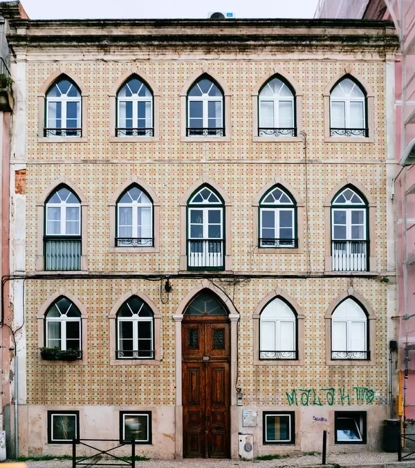 Classical Portuguese building in Lisbon / Klassisches portugiesisches GebŠude in Lissabon
