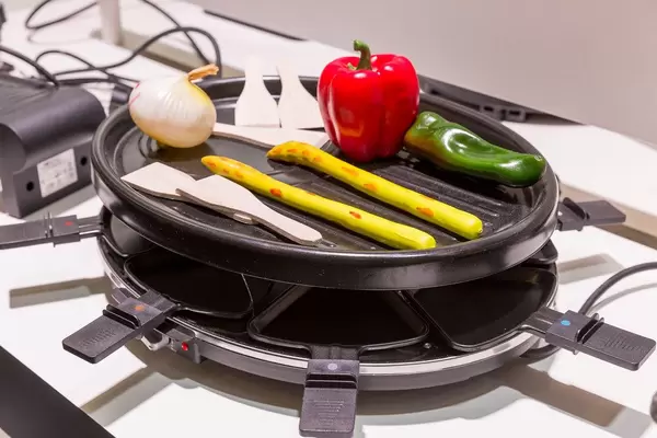 Clatronic RG 3517 Raclette-Grill mit „Cool-Touch“-Gehäuse
