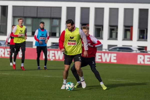 Claudio Pizarro und Lukas Klünter beim Training am 30.01.2018