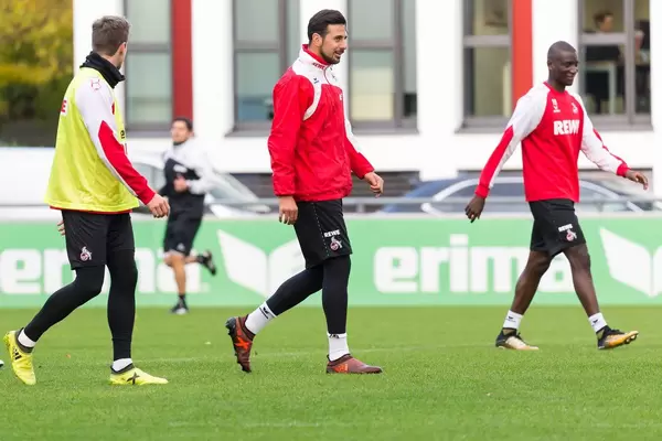 Claudio Pizarro und Sehrou Guirassy beim Training