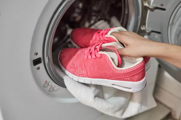 Clean trainers in a washing machine