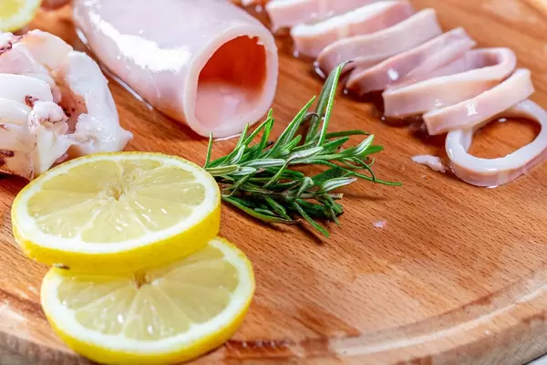 Cleansing and boiled squid with lemon slices and fresh rosemary