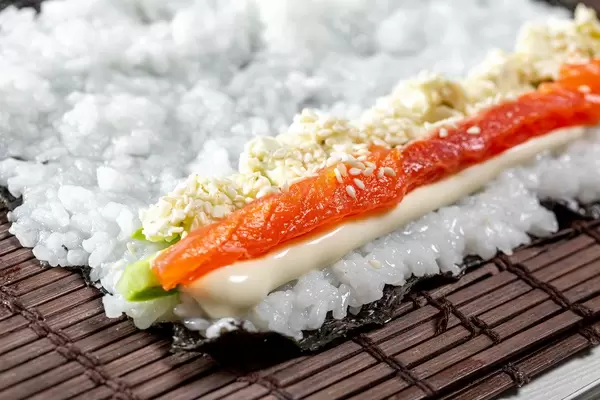 Close-up filling for sushi rolls on dried seaweed nori