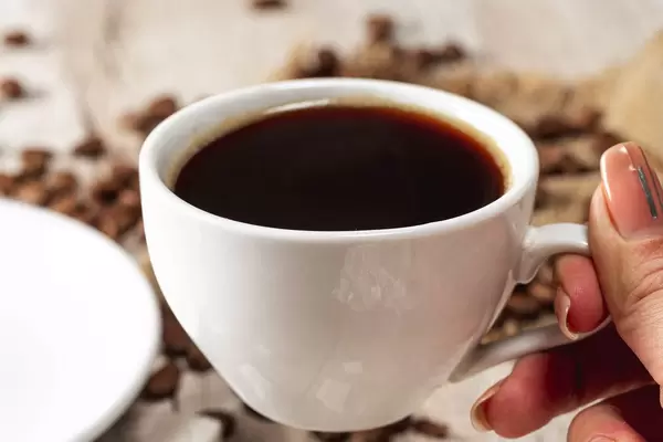 Close up of a Cup of coffee in a woman's hand (Flip 2019)
