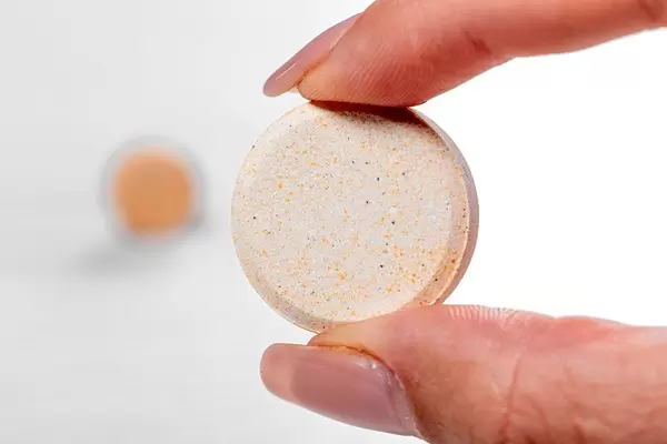 Close-up of a large brown tablet in a woman's hand (Flip 2019)