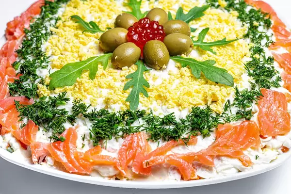 Close-up of fish and vegetable salad (Flip 2020)