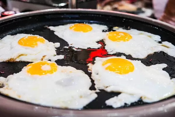 Close up of fresh eggs being fried (Flip 2019)