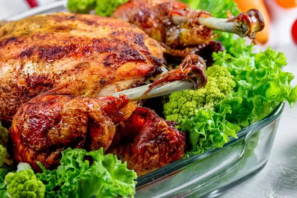 Close-up of fried chicken with broccoli and lettuce (Flip 2019)