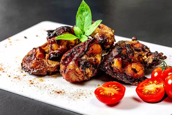 Close-up of golden pieces of baked chicken (Flip 2019)