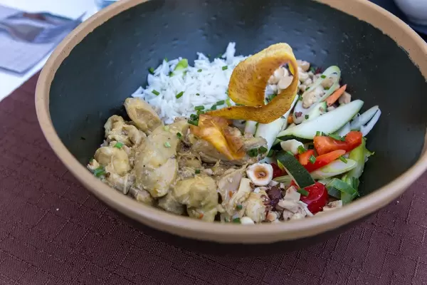 Close-up of revisitation of country chicken curry dish with rice and veggies by Q11 restaurant in Pollença