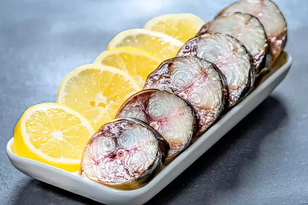 Close up of sliced pieces of smoked mackerel with lemon (Flip 2019)