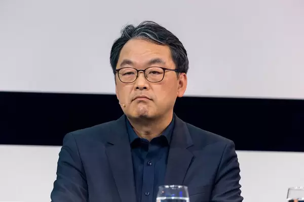 Close-up portrait of Dr. Alex Jinsung Choi, SVP of Strategy and Technology Innovation (STI) of Deutsche Telekom, on the Digital X stage in Cologne