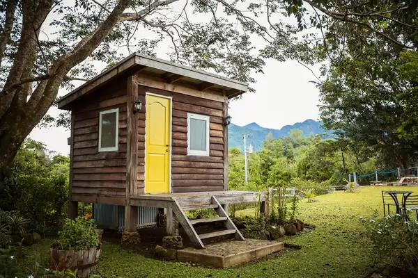 Close up shot of a small cabin in Salvador Benedicto
