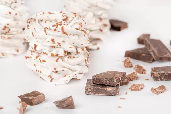 Close-up, vanilla apple white marshmallow with chocolate pieces