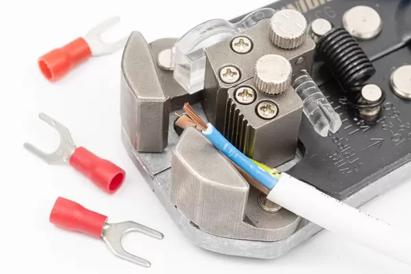 Closeup of Crimp Grip Pliers with wire in