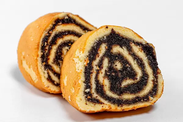 Closeup of slices of biscuit roll with poppy seed filling (Flip 2019)