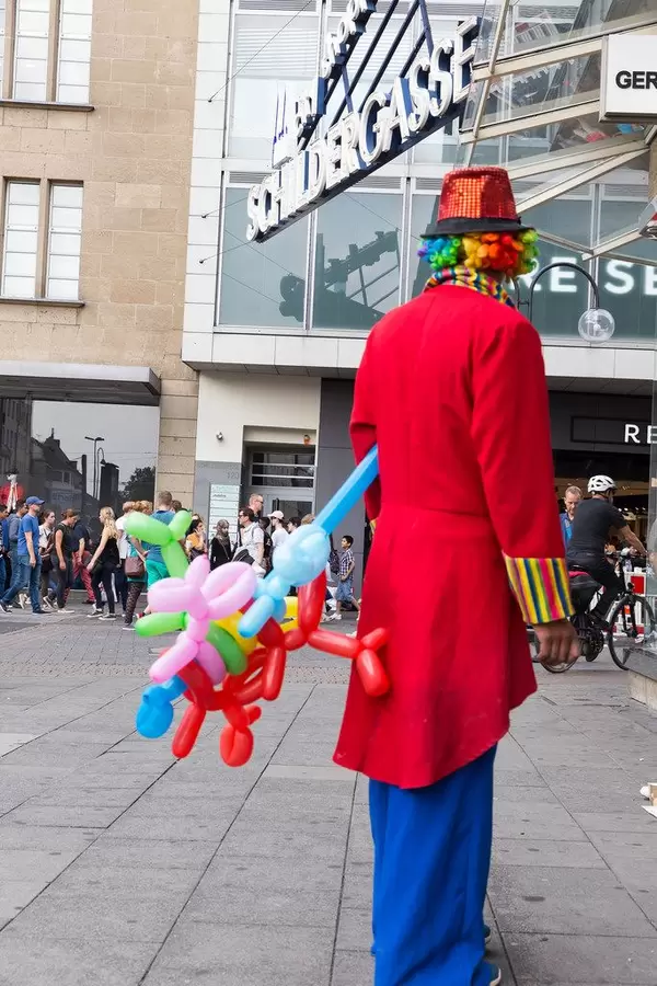 Clown mit Modelling-Ballons