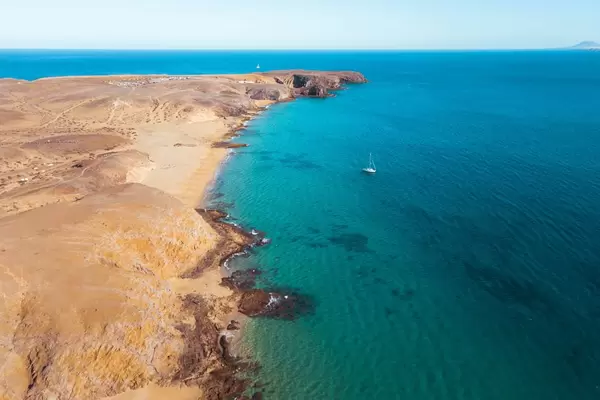 Coast line of Playo de Papagayo / Panorama von Strand Playa de Papagayo