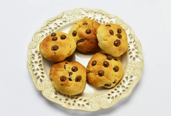 Coconut cookies with chocolate