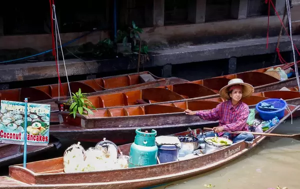 Coconut Pancake seller floating market