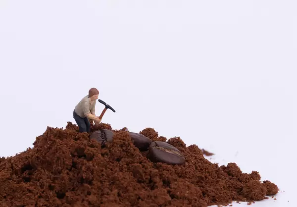 Coffee blend process with miniature worker