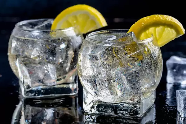 Cold lemonade with ice cubes on black background (Flip 2019)