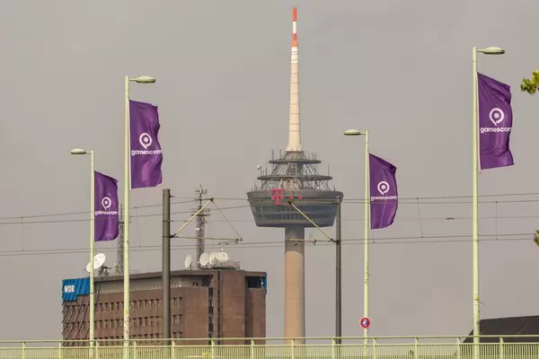 Colonius Cologne und Gamescom Flaggen