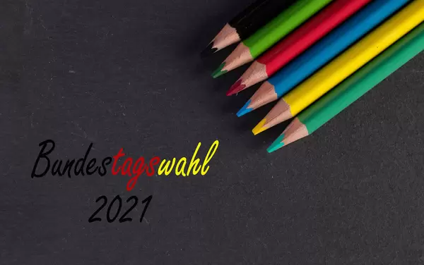 Color pencils with Bundestagswahl 2021 text