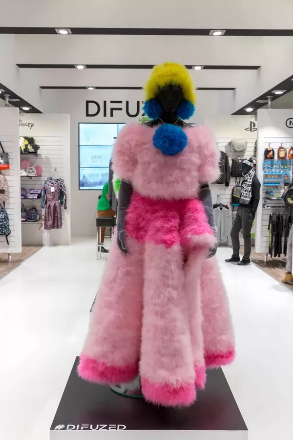 Colorful outfit by DIFUZED at Gamescom