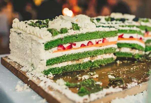 Colorful Spinach Cake With Cream (Flip 2019)