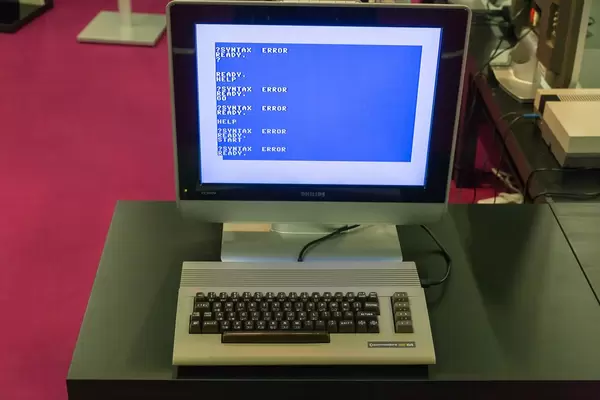 Commodore 64 angeschlossen an ein Flachbildschirm zeigt Error Fehlermeldung
