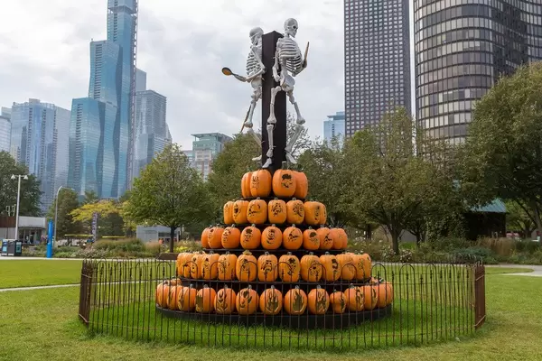 Concept halloween decoration in Chicago city, with skeletons and pumpkins