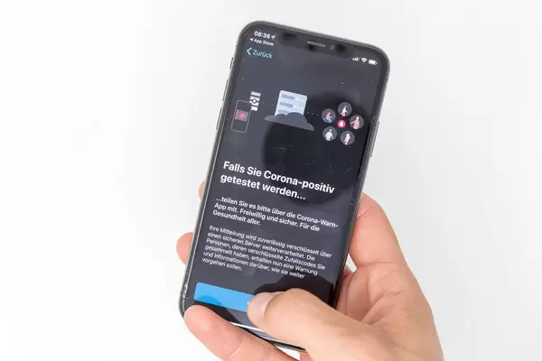 Contact tracing via the German coronavirus app: you are informed if a person you met was tested positive