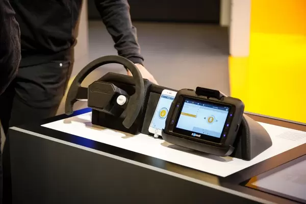 Continental präsentiert neue Kommunikationsplattform VoiceR-App für Fahrer von Zonar