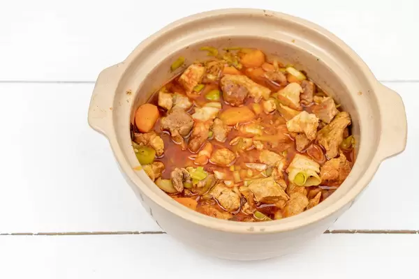 Cooked-Beef-Stew-in-the-pot-above-wooden-table.jpg