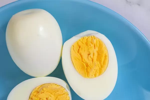 Cooked Eggs served on the blue plate (Flip 2019)