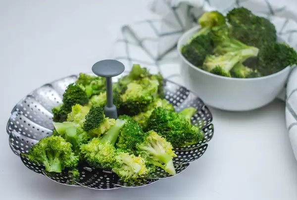 Cooked Steamed broccoli  (Flip 2019)