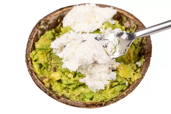 Cooking avocado with cottage cheese