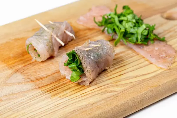 Cooking meat rolls with spinach (Flip 2019)