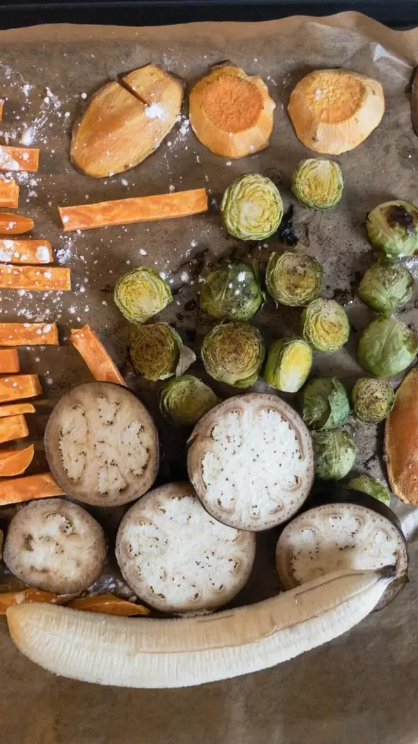 Cooking vegetables and a banana in a stove
