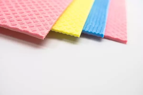 Corners of kitchen cleaning cloths (Flip 2019)