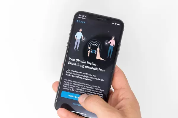 Corona-App und Risiko-Ermittlung: Handy austauscht verschlüsselte Zufallcodes mit anderen Nutzern