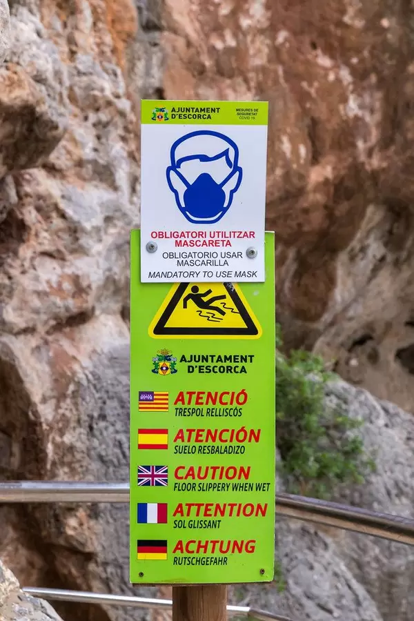 Coronavirus rules on Majorca in summer 2020: using a face mask is mandatory in the Sa Calobra tunnel