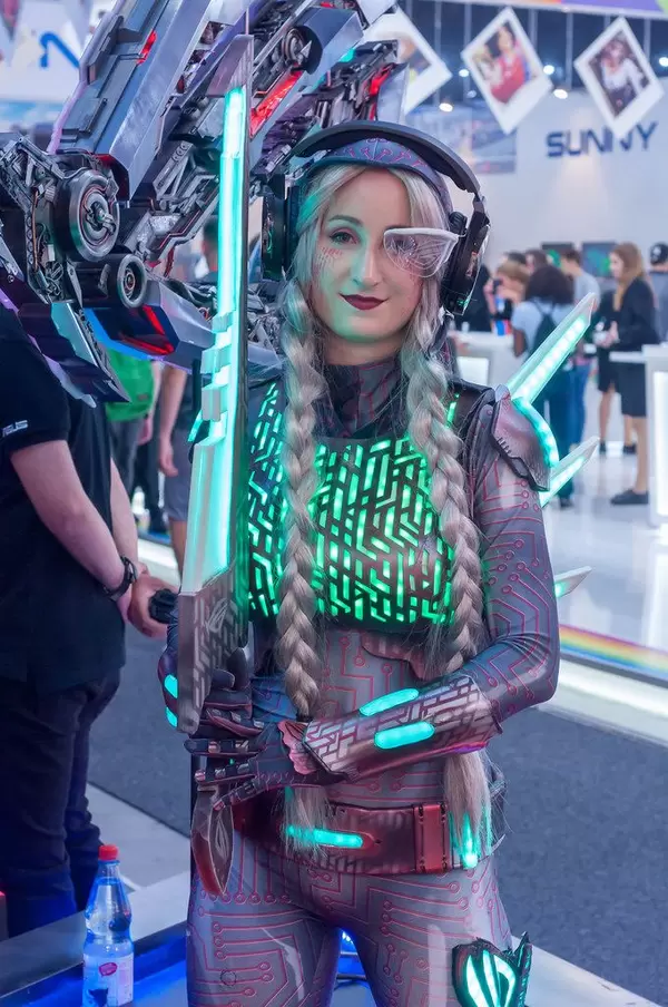 Cosplayerin DeZzibELL bei der IFA Berlin 2018