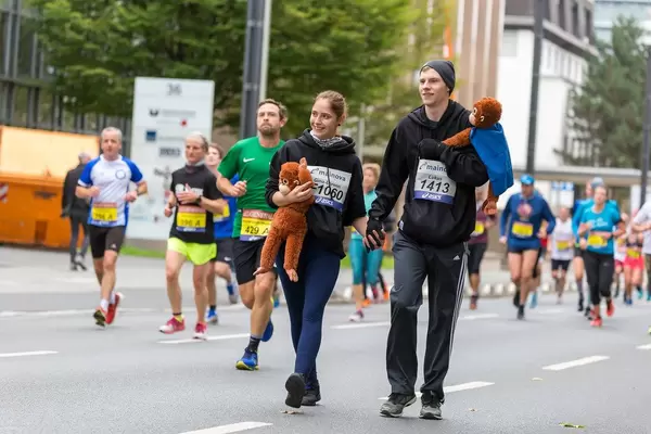 Couple walks the Frankfurt Marathon with a monkey as mascot hand in hand - little harrys big world