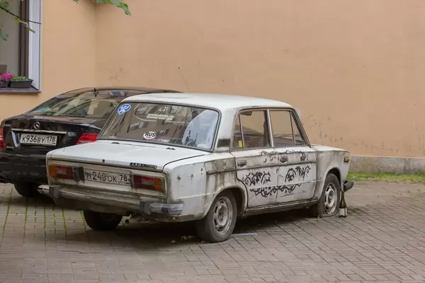 Crappy old Lada alongside a new Mercedes Benz