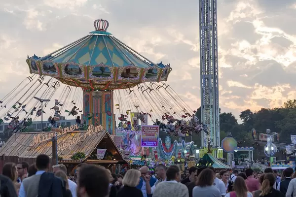 Crepes-Alm, Karussell und Space-Shot - Oktoberfest 2017