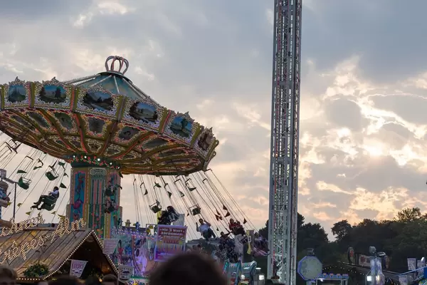 Crepes-Alm, merry-go-round and Space-Shot - Oktoberfest 2017